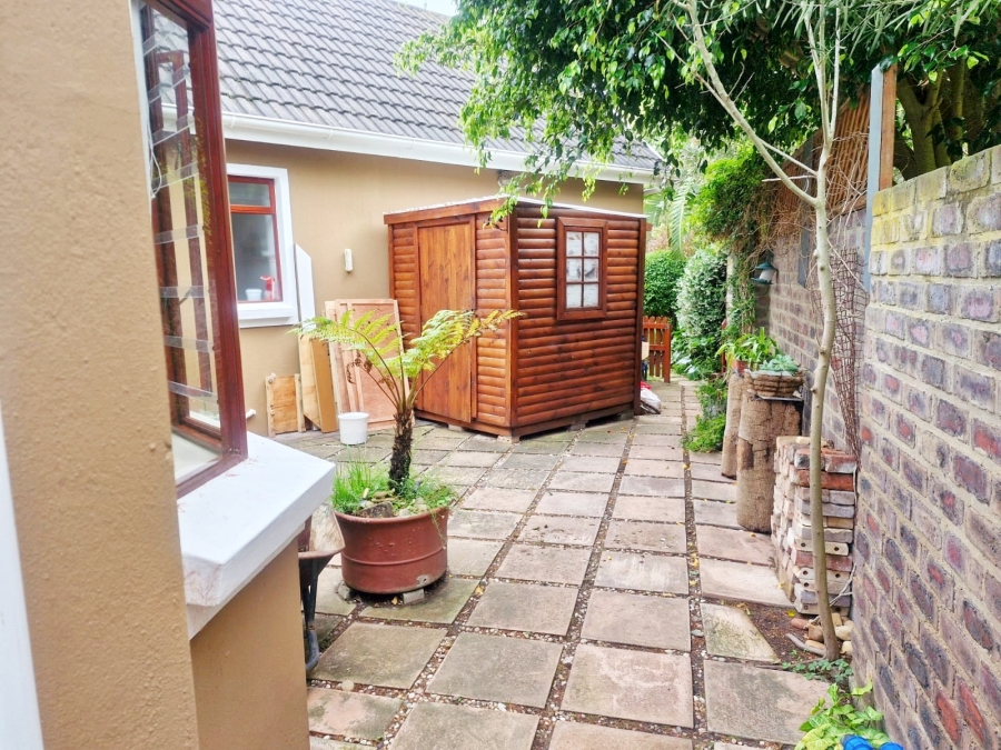 To Let 3 Bedroom Property for Rent in The Island Western Cape